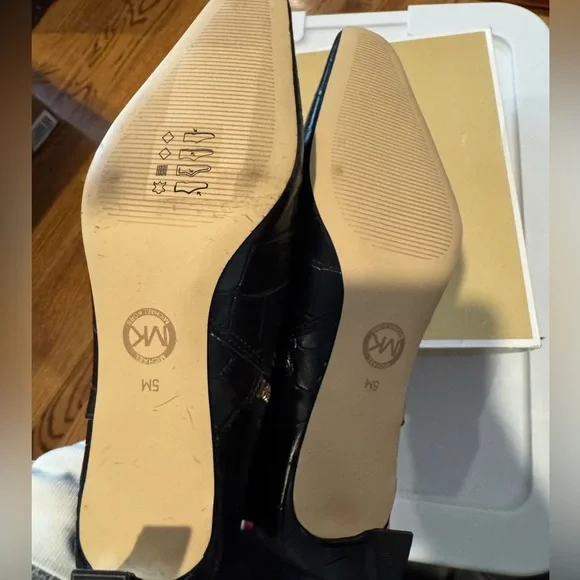 New in Box MICHAEL Michael Kors Cosmo Croc-Embossed Leather Ankle Boot Classic - Picture 5 of 6